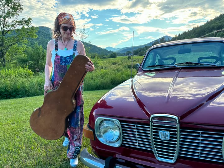 Hezzie and The Flashbacks @ The Wild Fern!