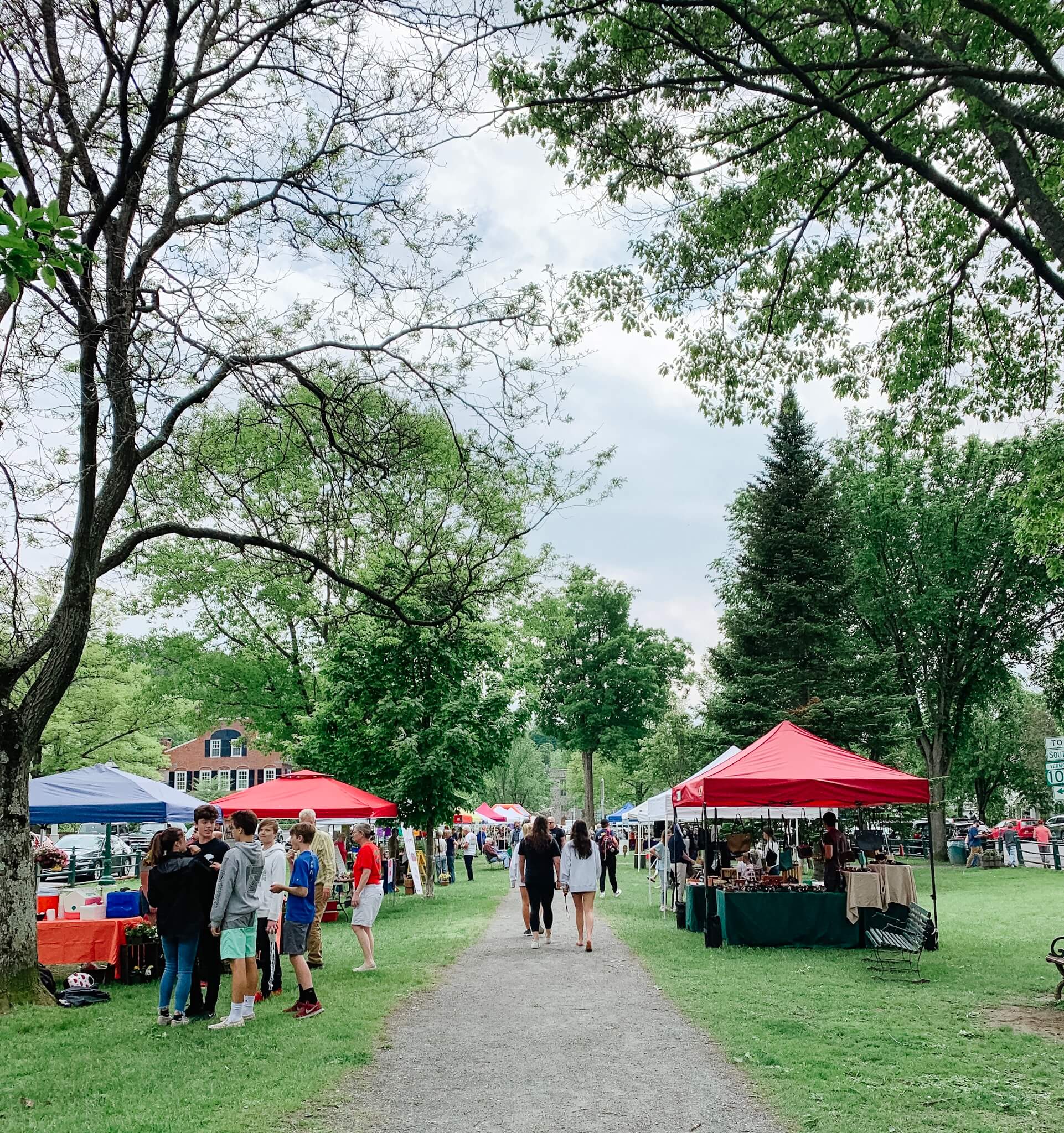 Market on the Green in Woodstock: Weekly Live Music
